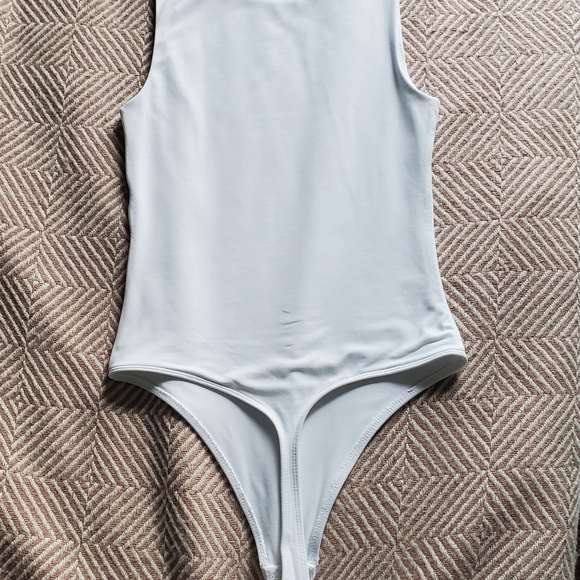 Aritzia-Babaton Contour Muscle Bodysuit-like new - Picture 7 of 11